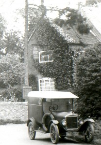 The Boot Inn (Smithfield End) with a car in front; date about 1930.