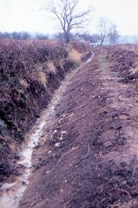 Ditch digging between Swanbourne & Hoggeston; early 1990's